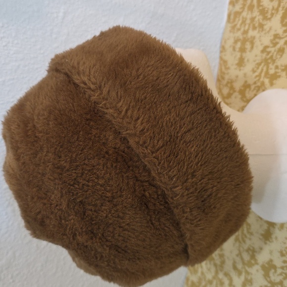 Vinrage Brown Faux Fur Russian Ushanka hat with a Sovie Star Badge - Picture 3 of 8